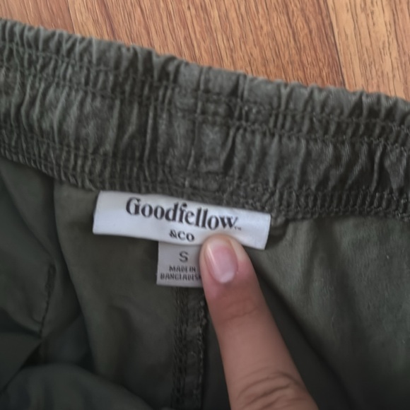 Men’s green goodfellow shorts - Picture 3 of 3